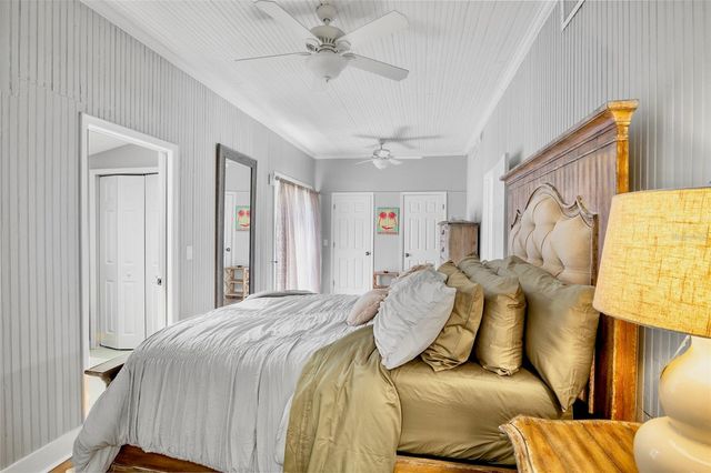 428 SIESTA DRIVE, Sarasota, FL 34242