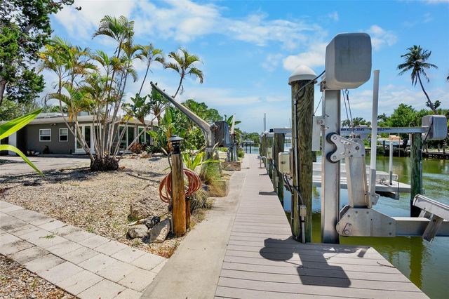 428 SIESTA DRIVE, Sarasota, FL 34242