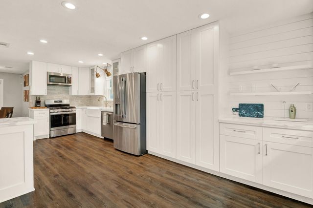 9710 Bob White Drive, Houston, TX 77096