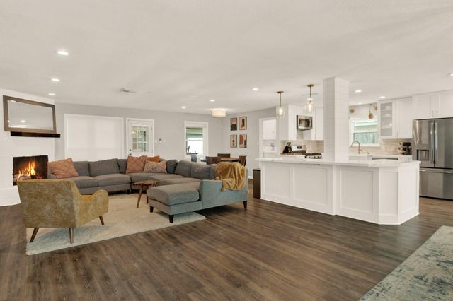 9710 Bob White Drive, Houston, TX 77096