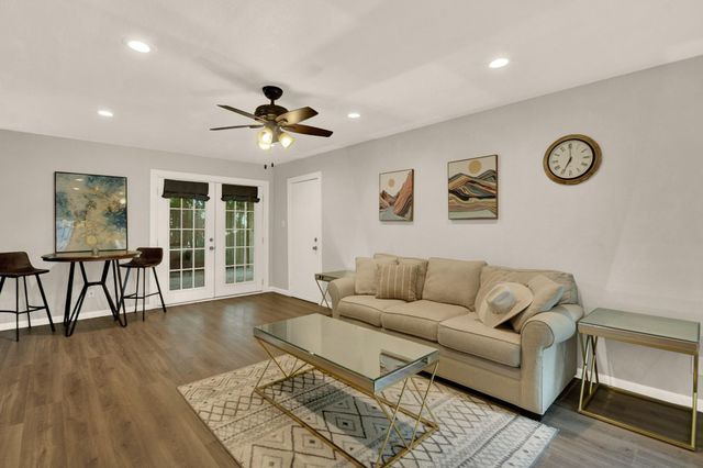 9710 Bob White Drive, Houston, TX 77096