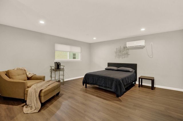 9710 Bob White Drive, Houston, TX 77096