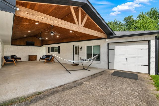 9710 Bob White Drive, Houston, TX 77096