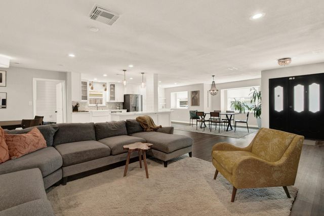 9710 Bob White Drive, Houston, TX 77096