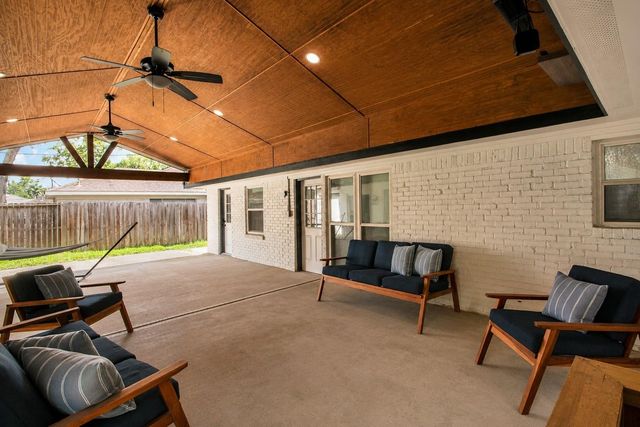9710 Bob White Drive, Houston, TX 77096