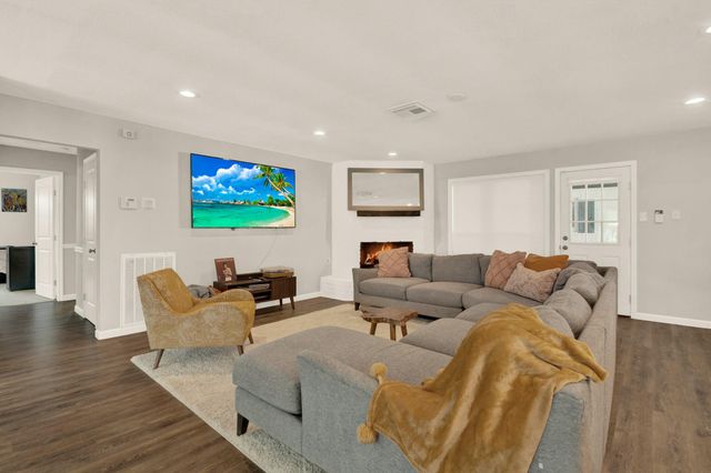 9710 Bob White Drive, Houston, TX 77096