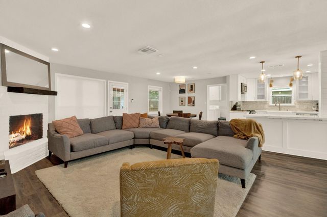 9710 Bob White Drive, Houston, TX 77096