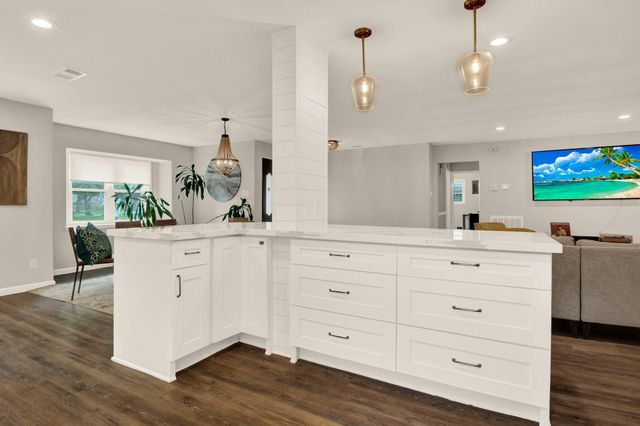 9710 Bob White Drive, Houston, TX 77096