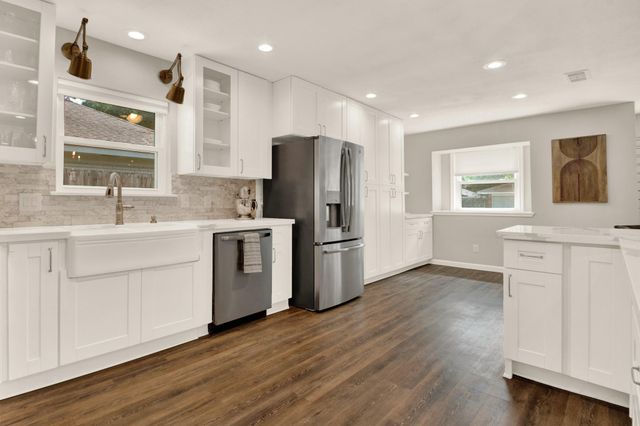 9710 Bob White Drive, Houston, TX 77096