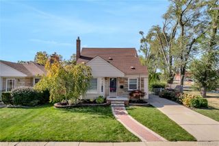 2237 McMillan Street, Dearborn, MI 48128