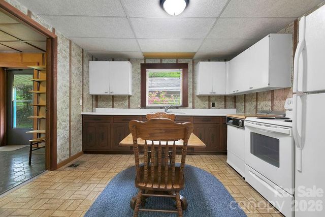 520 Blythe Road, Pisgah Forest, NC 28768