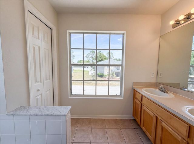 8116 RIVER MONT WAY, Temple Terrace, FL 33637