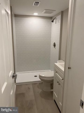 16-B RUNNEMEDE, New Hope, PA 18938