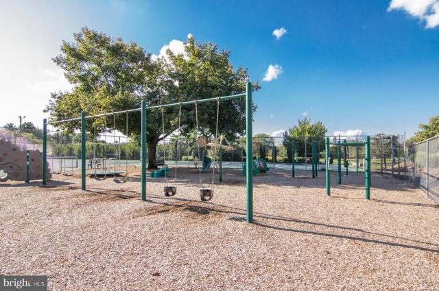 16-B RUNNEMEDE, New Hope, PA 18938