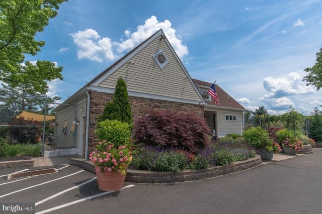 16-B RUNNEMEDE, New Hope, PA 18938