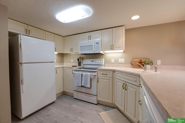 1210 Prairie Avenue, Bellevue, NE 68005