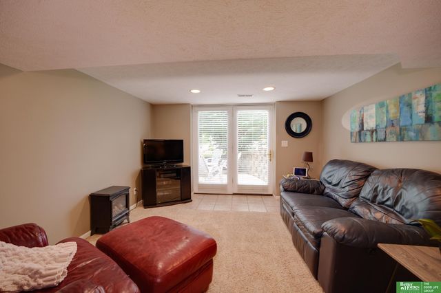 1210 Prairie Avenue, Bellevue, NE 68005