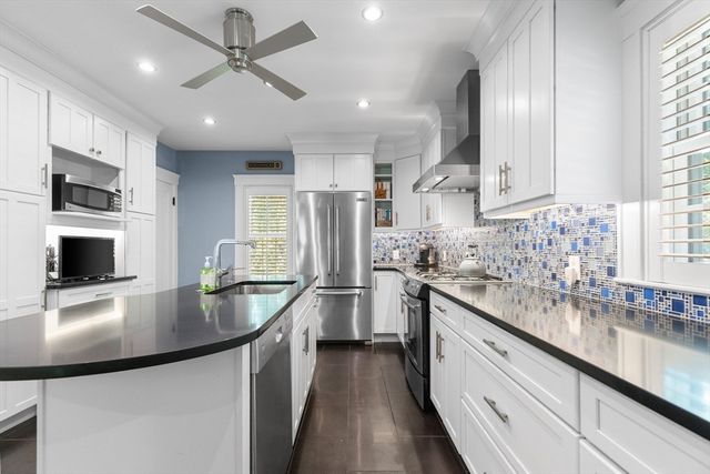 14 Rangeley Rdg, Winchester, MA 01890