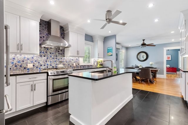 14 Rangeley Rdg, Winchester, MA 01890