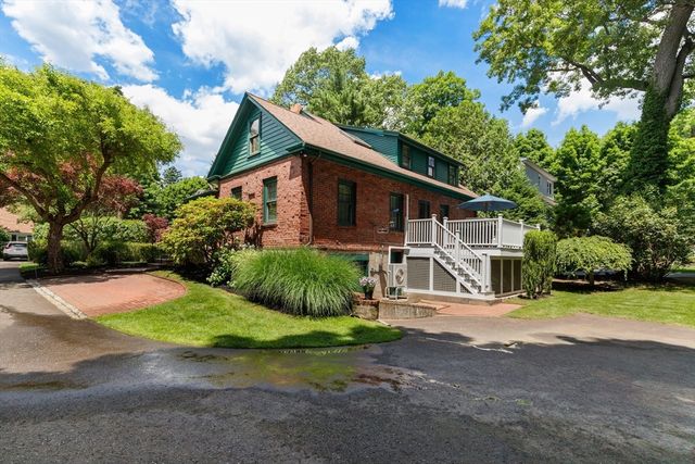 14 Rangeley Rdg, Winchester, MA 01890