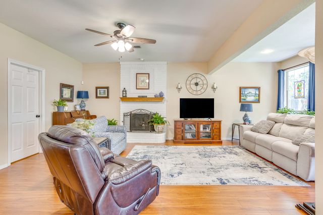 435 Arbor Lawn Drive, Burleson, TX 76028