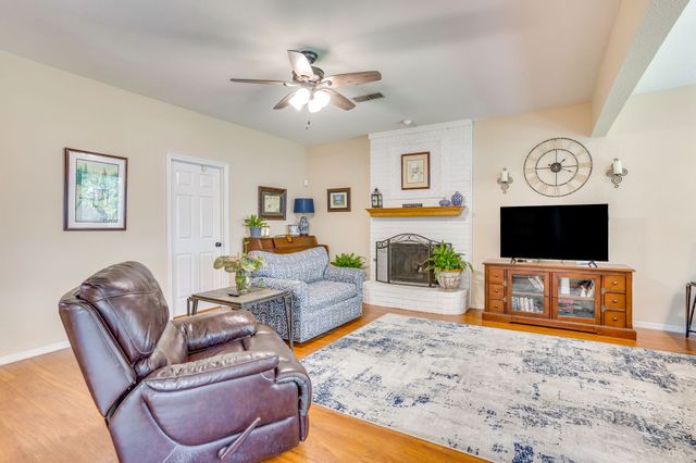 435 Arbor Lawn Drive, Burleson, TX 76028