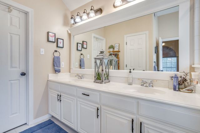 435 Arbor Lawn Drive, Burleson, TX 76028