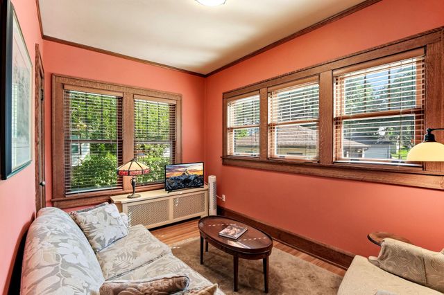 1146 Ivy Avenue E, Saint Paul, MN 55106