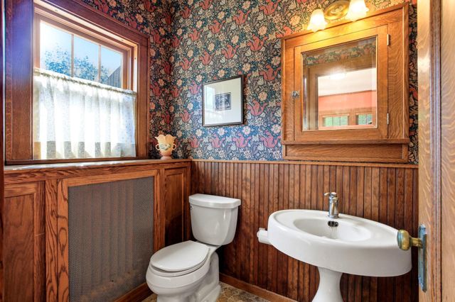 1146 Ivy Avenue E, Saint Paul, MN 55106