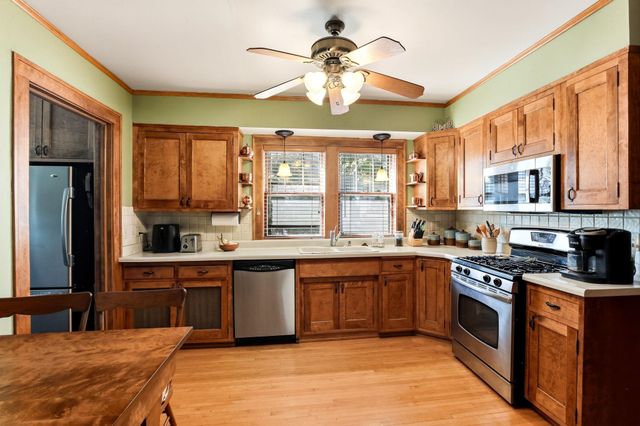1146 Ivy Avenue E, Saint Paul, MN 55106