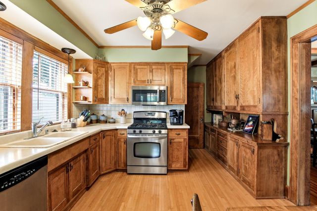 1146 Ivy Avenue E, Saint Paul, MN 55106