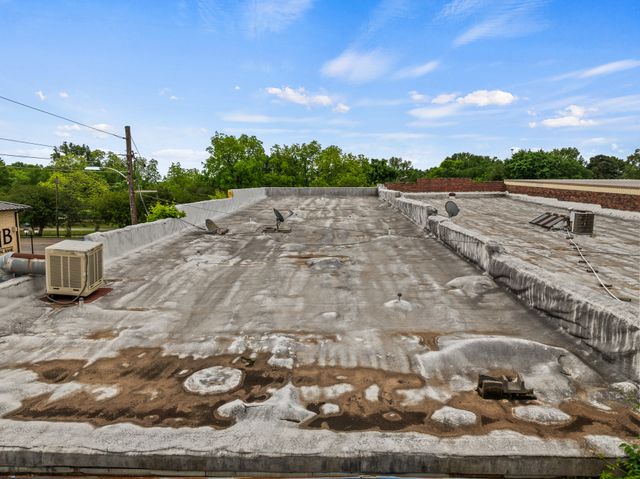 100 E MAIN, Naples, TX 75568