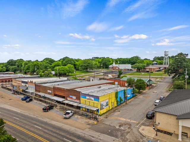 100 E MAIN, Naples, TX 75568