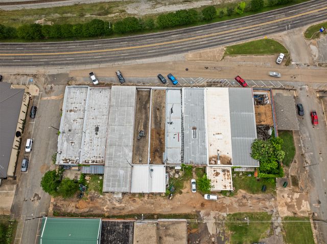 100 E MAIN, Naples, TX 75568