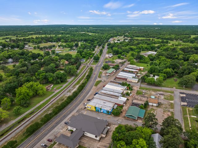 100 E MAIN, Naples, TX 75568