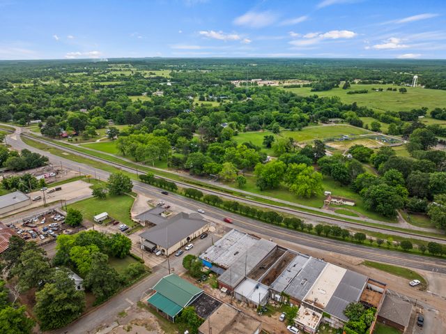 100 E MAIN, Naples, TX 75568
