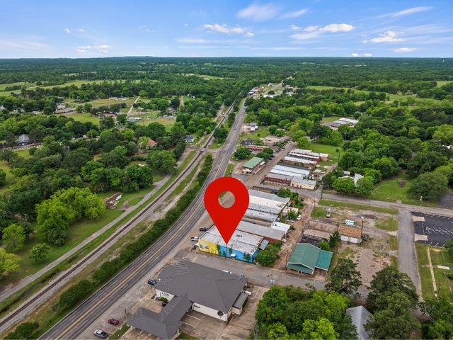 100 E MAIN, Naples, TX 75568