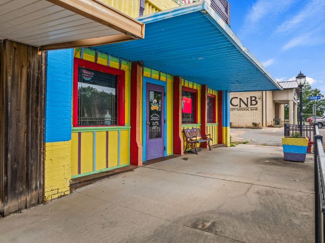 100 E MAIN, Naples, TX 75568
