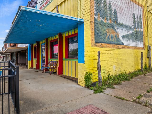 100 E MAIN, Naples, TX 75568