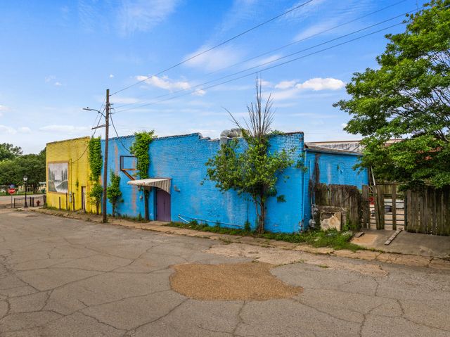 100 E MAIN, Naples, TX 75568