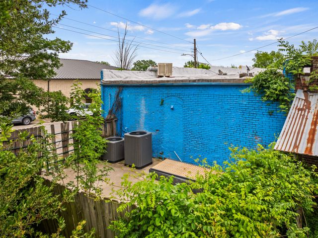 100 E MAIN, Naples, TX 75568