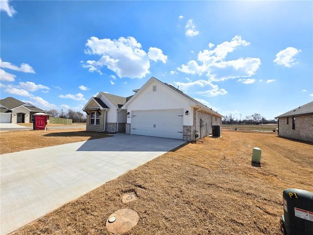 1071 Garrett Lane, Centerton, AR 72719