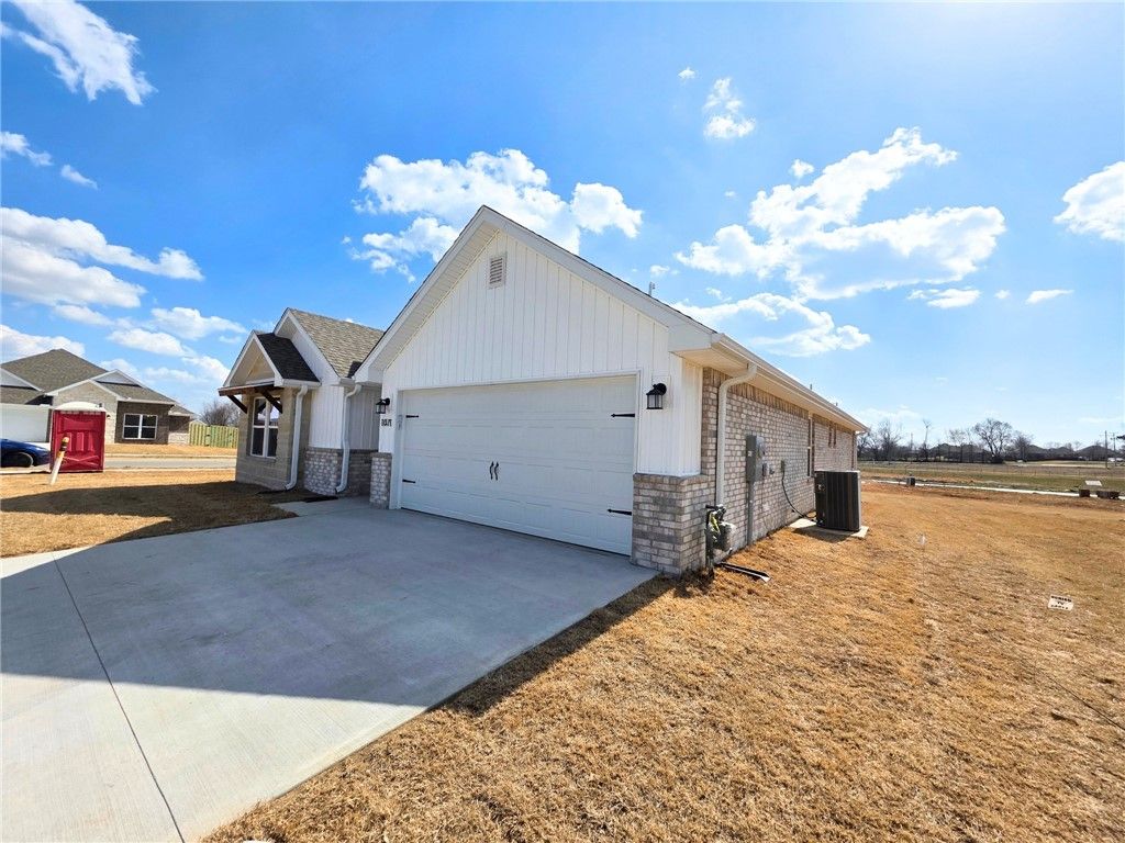 1071 Garrett Lane, Centerton, AR 72719