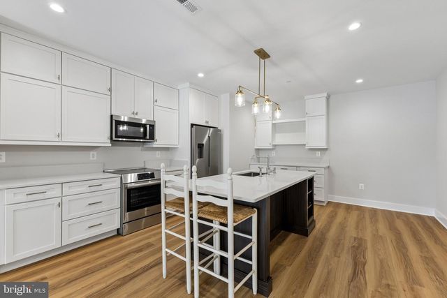 6101 BERKSHIRE DR, Bethesda, MD 20814