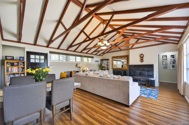 6 Wellington Road, Greenvale, NY 11548