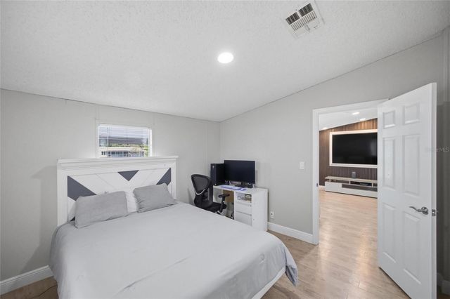 11821 GROVEWOOD AVENUE, Thonotosassa, FL 33592