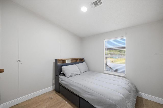11821 GROVEWOOD AVENUE, Thonotosassa, FL 33592