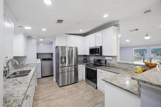 11821 GROVEWOOD AVENUE, Thonotosassa, FL 33592