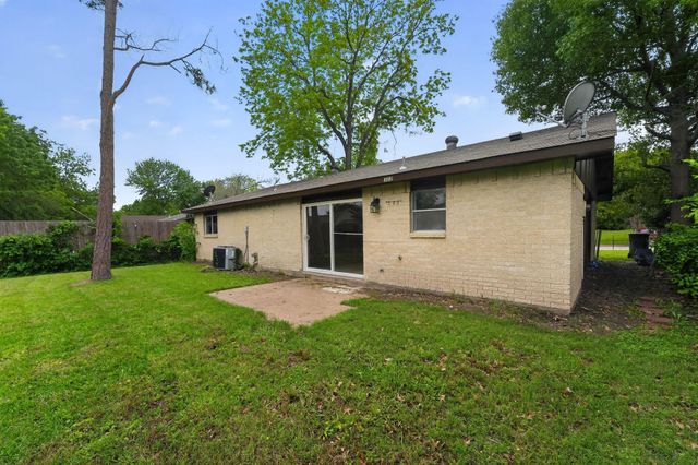 302 Independence Drive, Garland, TX 75043
