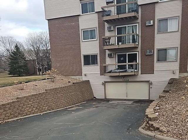 2800 Hillsboro Avenue N 112, New Hope, MN 55427